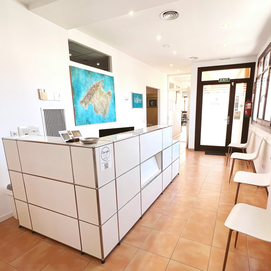 Das Team und die Praxis von Llum Fisioterapia in Capdepera auf Mallorca